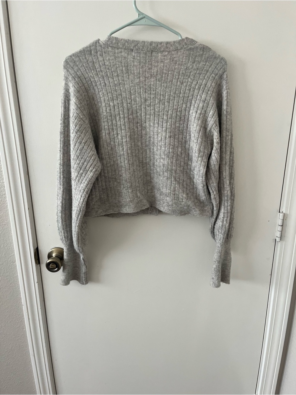 Topshop Light Gray Ribbed V-Neck Cropped Cardigan - Picture 4 of 4